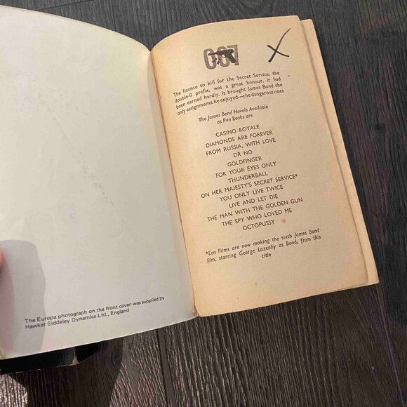 vintage Ian Fleming James Bond Moonraker VHS + paperback bundle - Picture 8 of 10